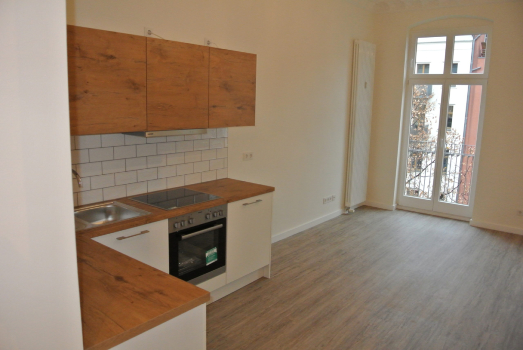 Sanierte Küchenzeile - Bild nach der Sanierung - C2 GmbH Sanierung aus einer Hand