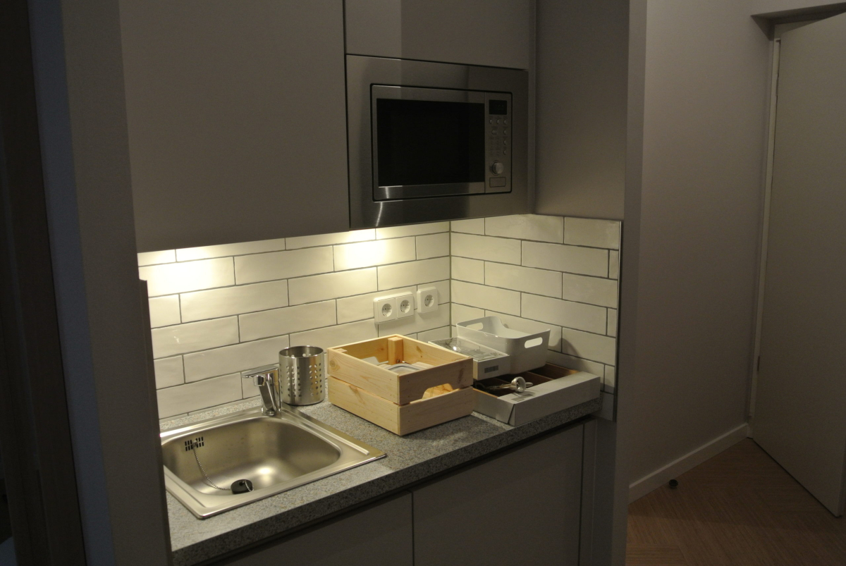 Sanierte Küchenzeile - Bild Zustand nachher - C2GmbH Sanierung aus einer Hand Sanierte Küchenzeile - Bild Zustand nachher - C2GmbH Sanierung aus einer Hand