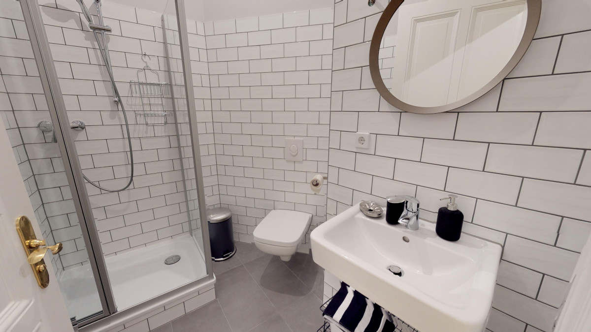 großzügig sanierter Altbau - saniertes Badezimmer - C2 GmbH Altbausanierung