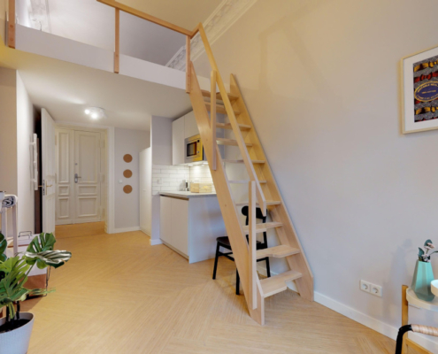 großzügig sanierter Altbau - sanierter Eingangsbereich - C2 GmbH Altbausanierung