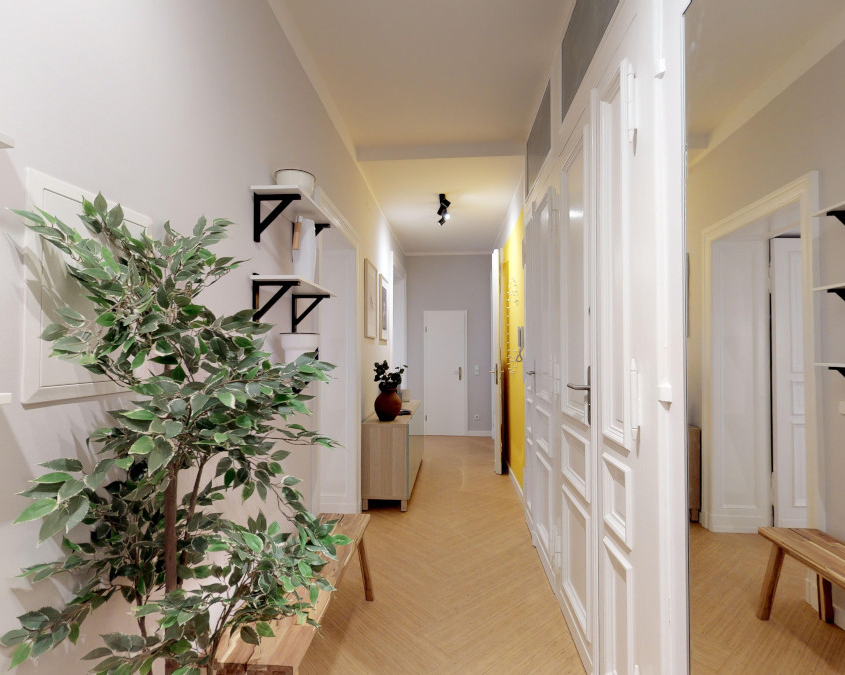 großzügig sanierter Altbau - sanierter Flur - C2 GmbH Altbausanierung
